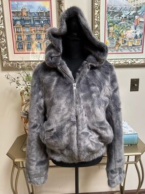 ELLA BLUE Gray Faux Fur Hooded Teddy Bomber Jacket Size S/M Cropped Plush Coat